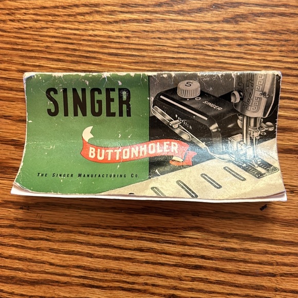 Vintage 1948 Singer Buttonholer w/ 5 button templates and Green Case #160506 - Picture 10 of 14
